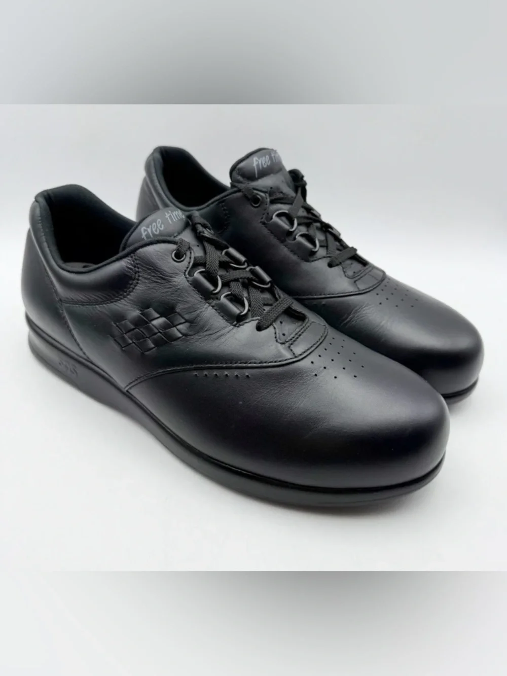SAS Women’s Black Leather Lace-Up minimalist comfy Sneakers